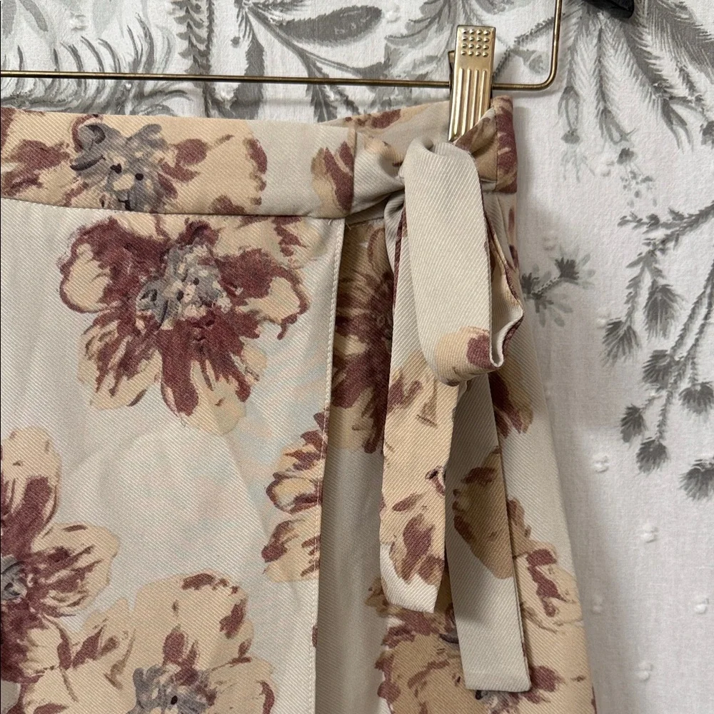 Chic Asymmetrical Floral Skirt - Cream and Brown - Picture 3 of 10